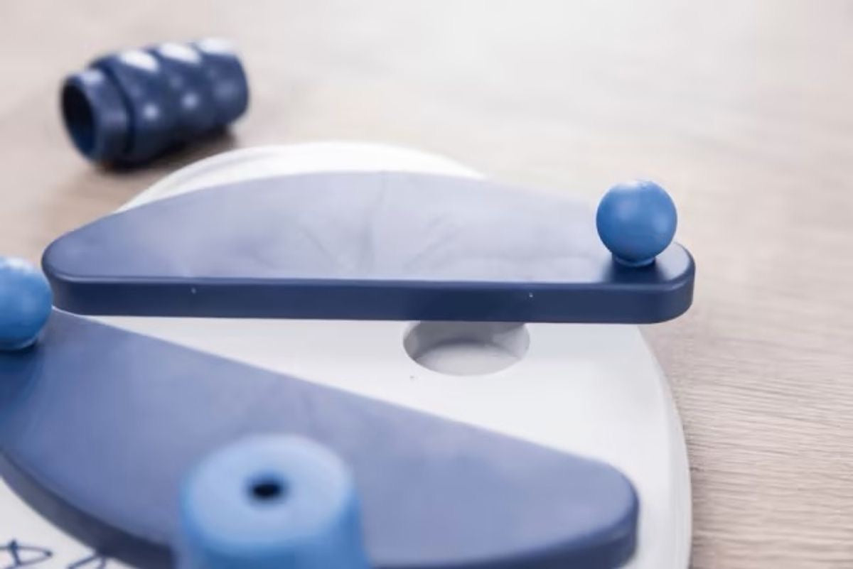 Trixie Push Away hjernetrimleke med hengslede lokk