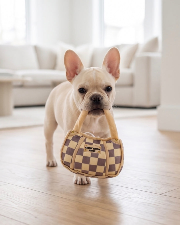Chewy Vuiton Handbag │ Beige Rutete Plysjleke med Pipe